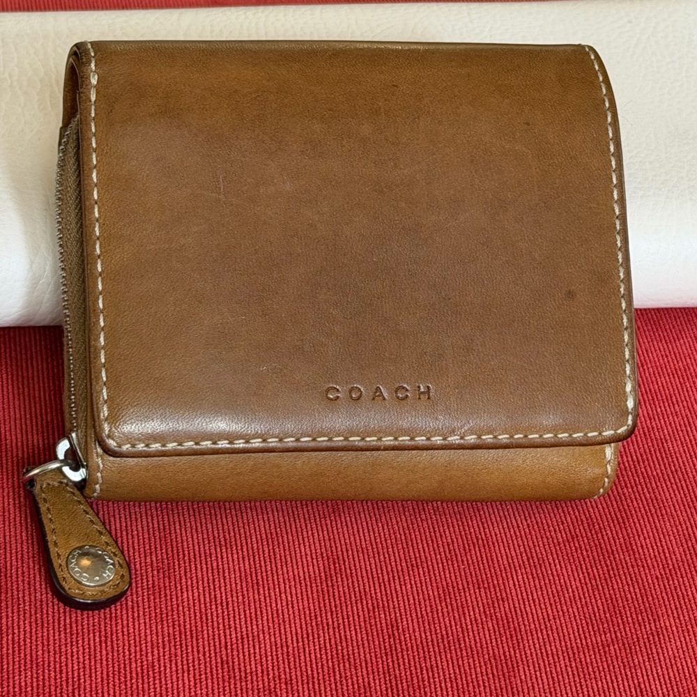 Rare Coach Vintage Glove-Tanned Leather Bifold Wallet in Saddle/Camel